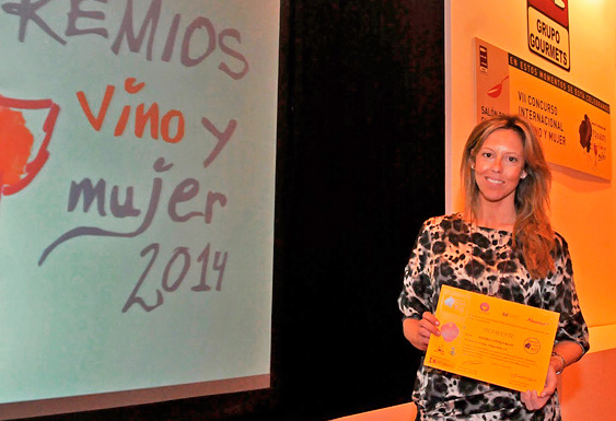 Bodegas Robles wineries and wine awards woman