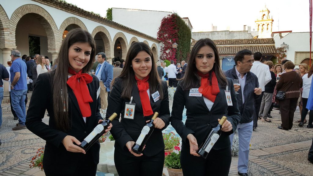 Los vinos de Bodegas Robles, en la presentación de la XIII Guía de Patios de el Día de Córdoba. 