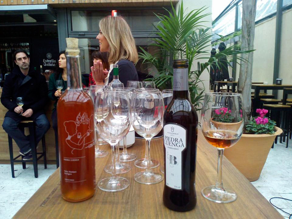 Rocío Márquez, nuestra enóloga presenta los vinos nuevos de Bodegas Robles.