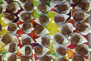 #elorigen. Higos con trufa de chocolate negro al Pedro Ximénez con galleta de jengibre e hidromiel de pétalos de rosa