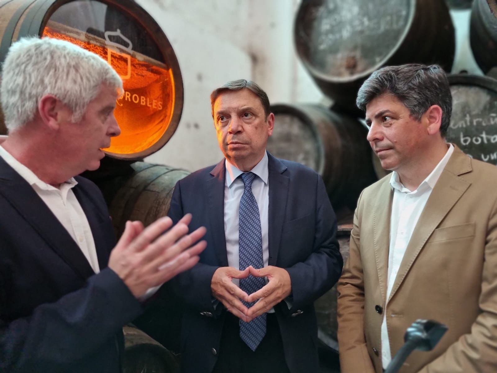 Visita del Ministro de Agricultura, Luis Planas, a Bodegas Robles