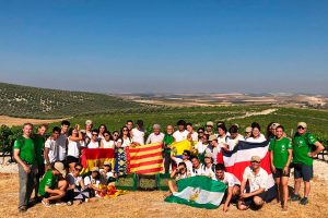 Visita del Proyecto Vuelta al Mundo a nuestro viñedo ecológico en Santaella